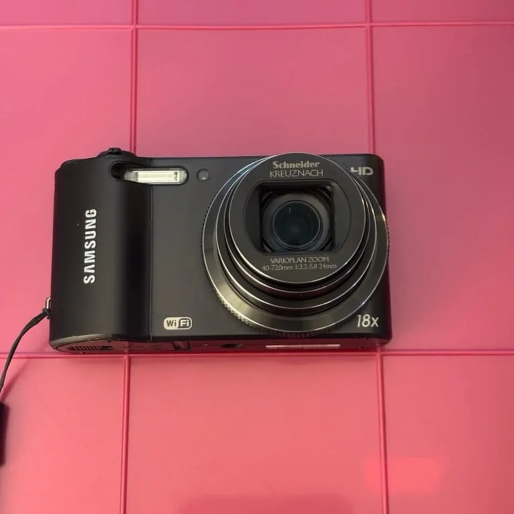 Samsung Black Digital Camera with Silver Lens